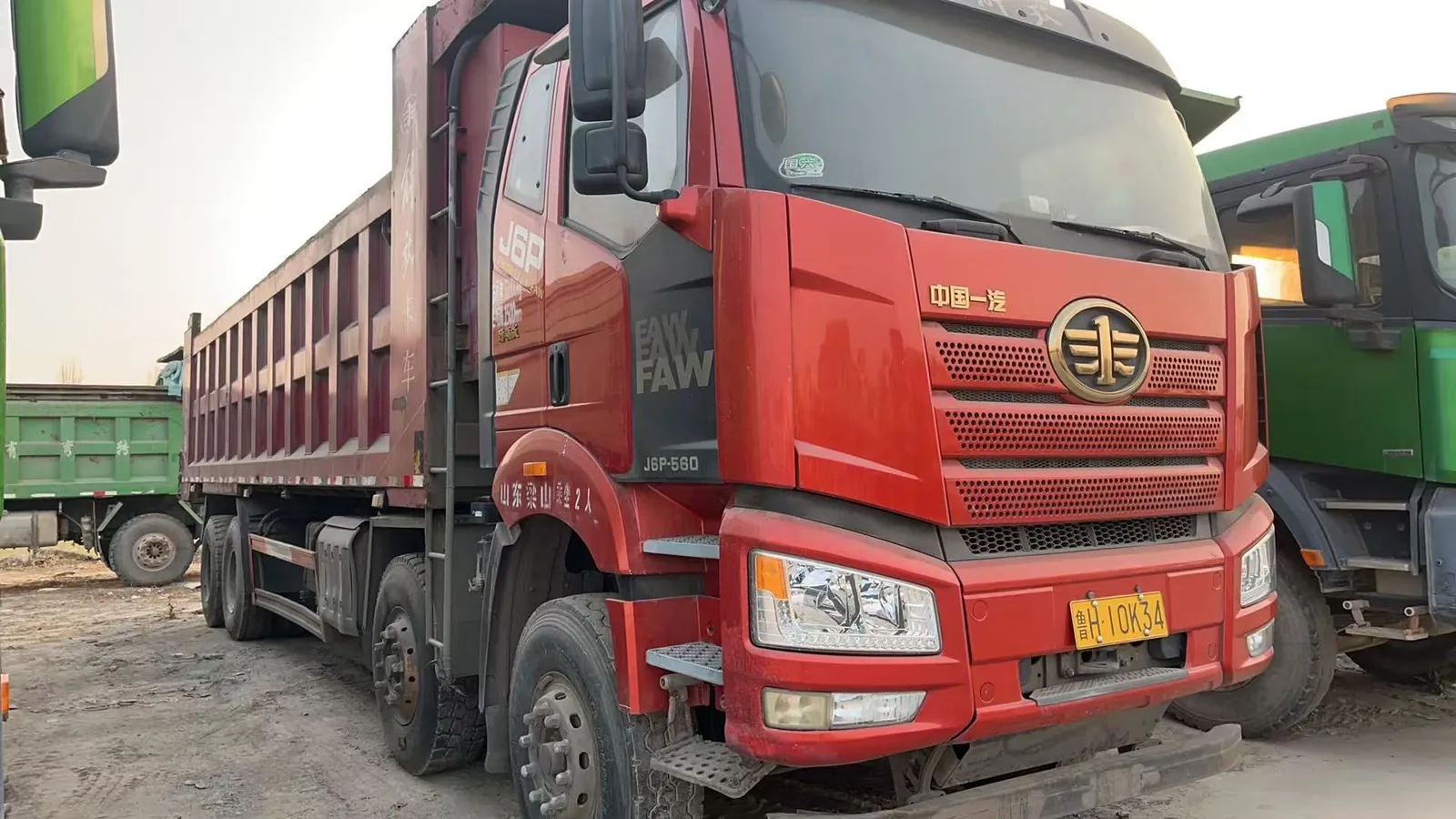 Used FAW J6P 8x4 dump truck, exterior view