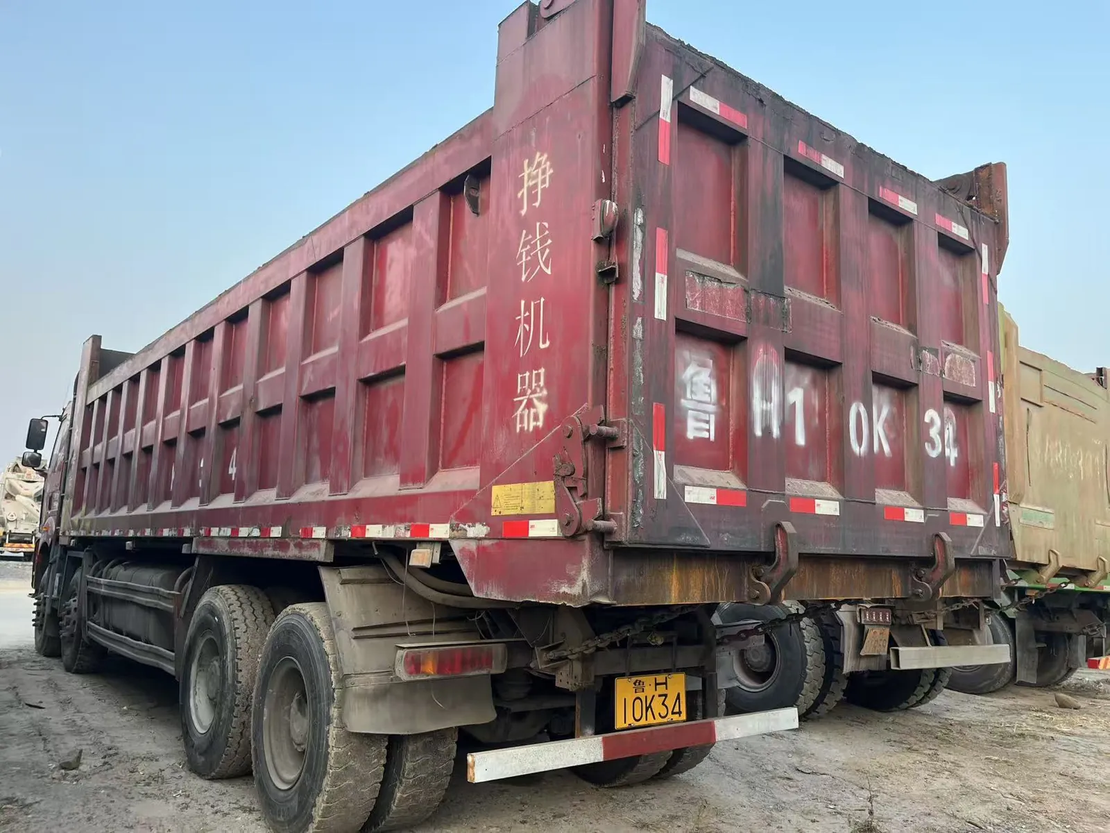 Used FAW J6P 8x4 dump truck, exterior view