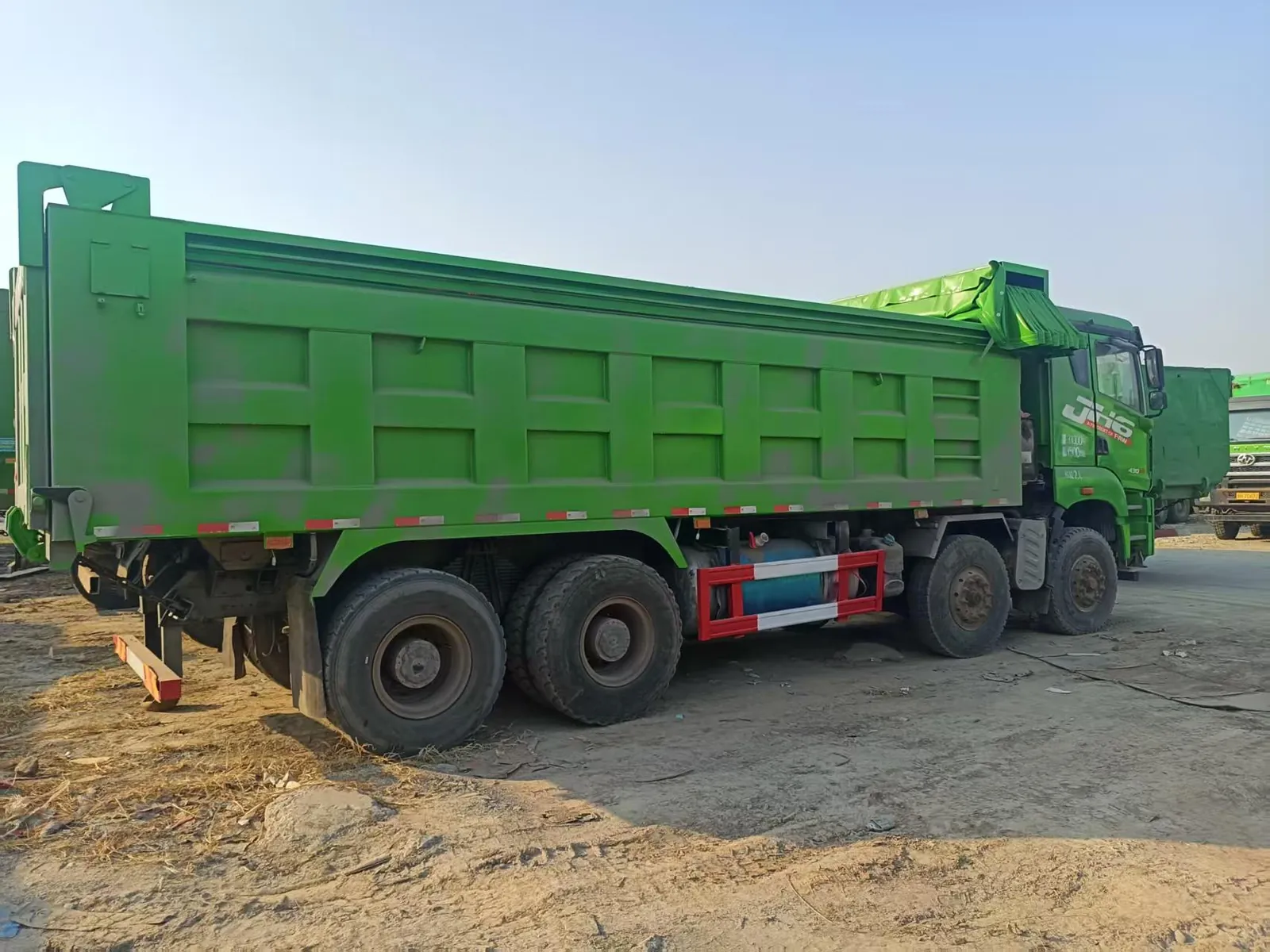 Used FAW JH6 8x4 dump truck, exterior view