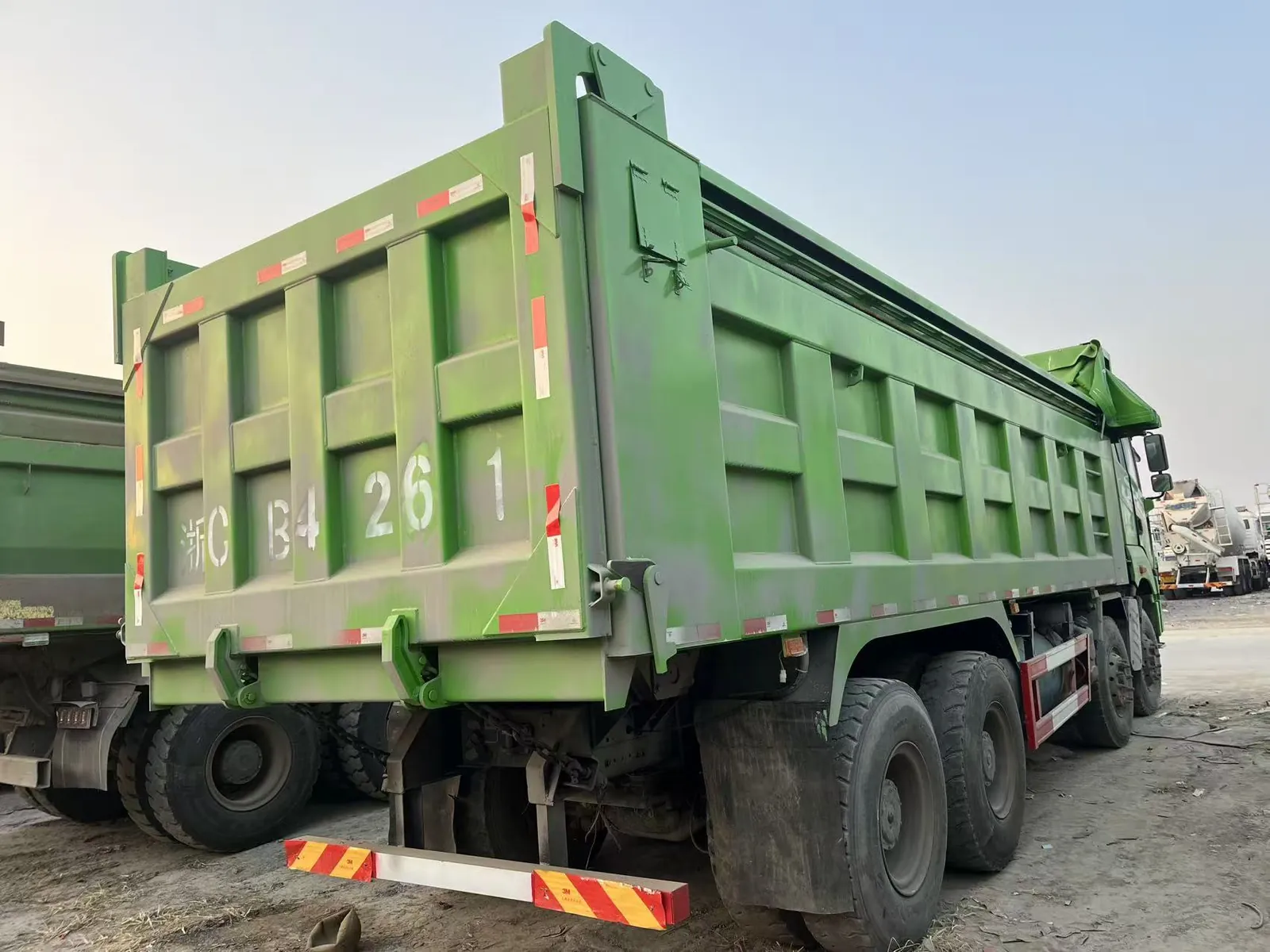 Used FAW JH6 8x4 dump truck, exterior view