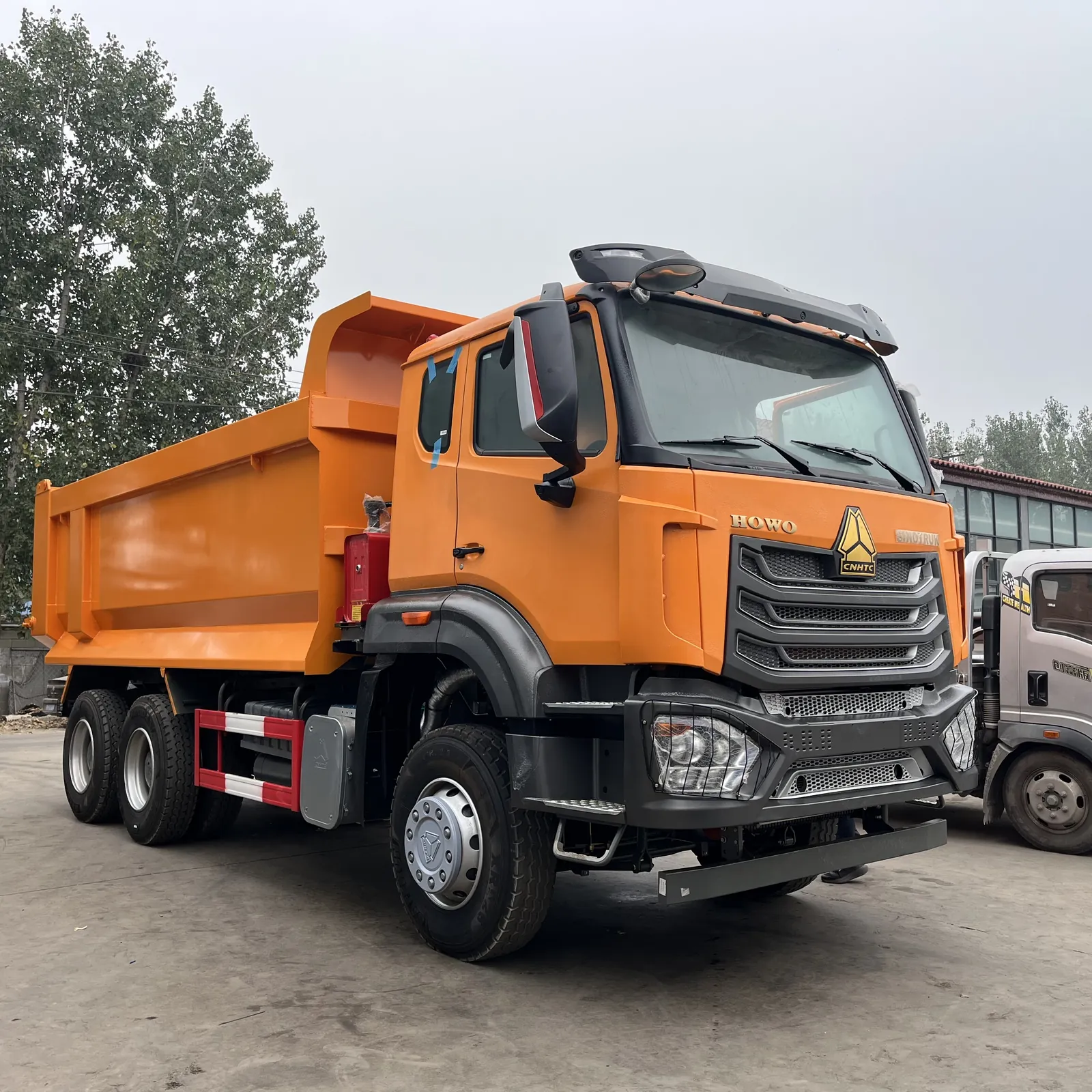 Used HOWO NX 6x4 dump truck, front-right