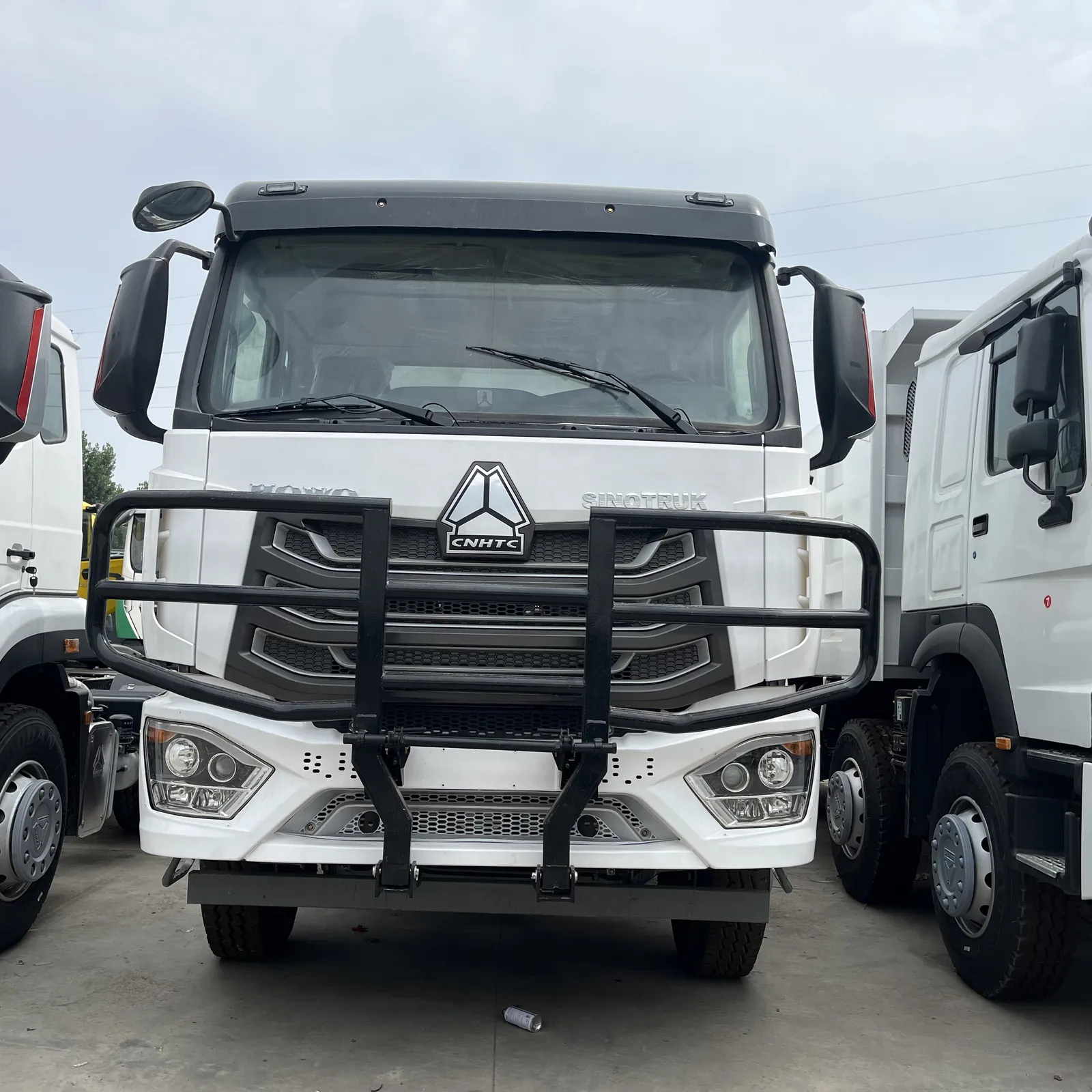 Used HOWO NX 6x4 dump truck, front