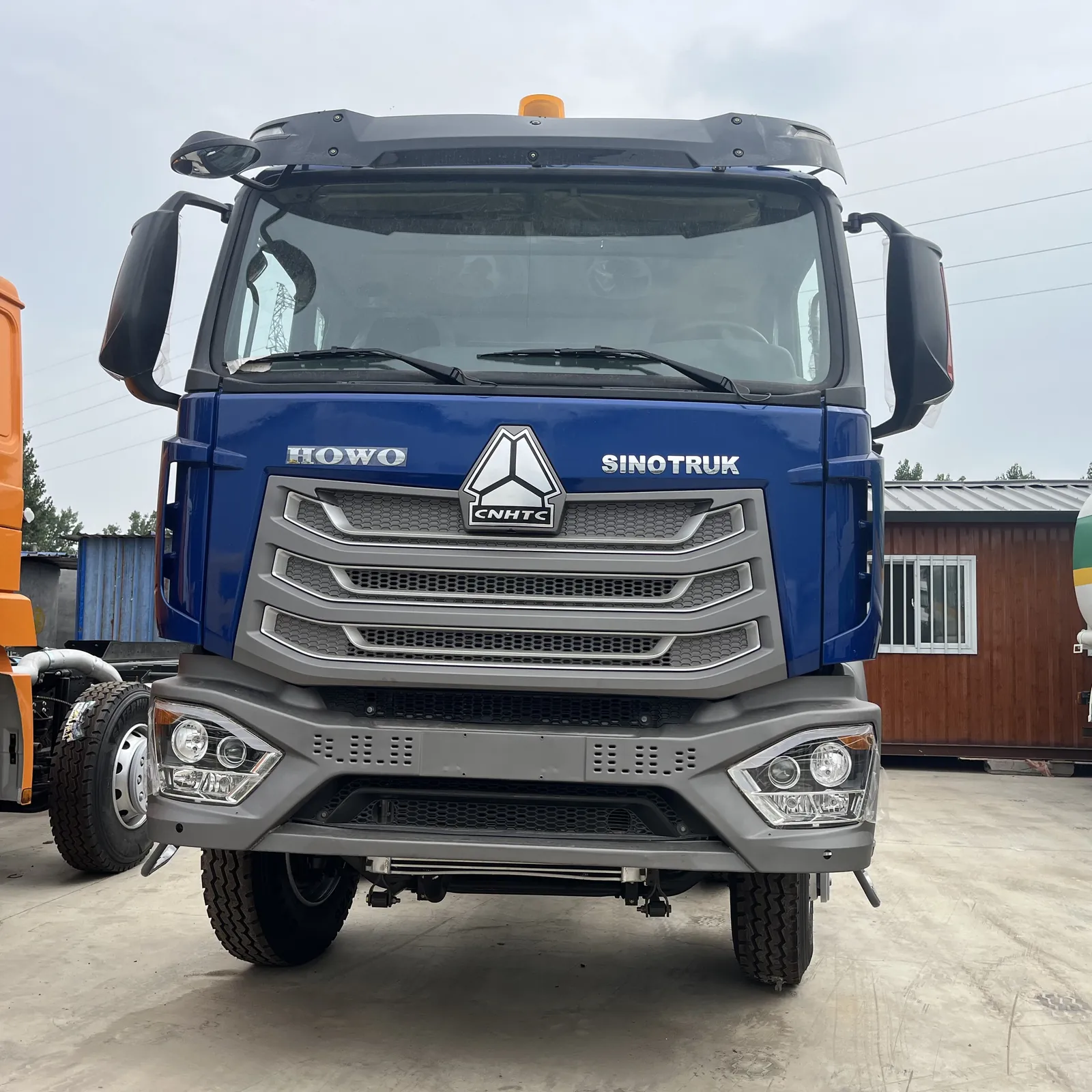 Used HOWO NX 8x4 chassis, front