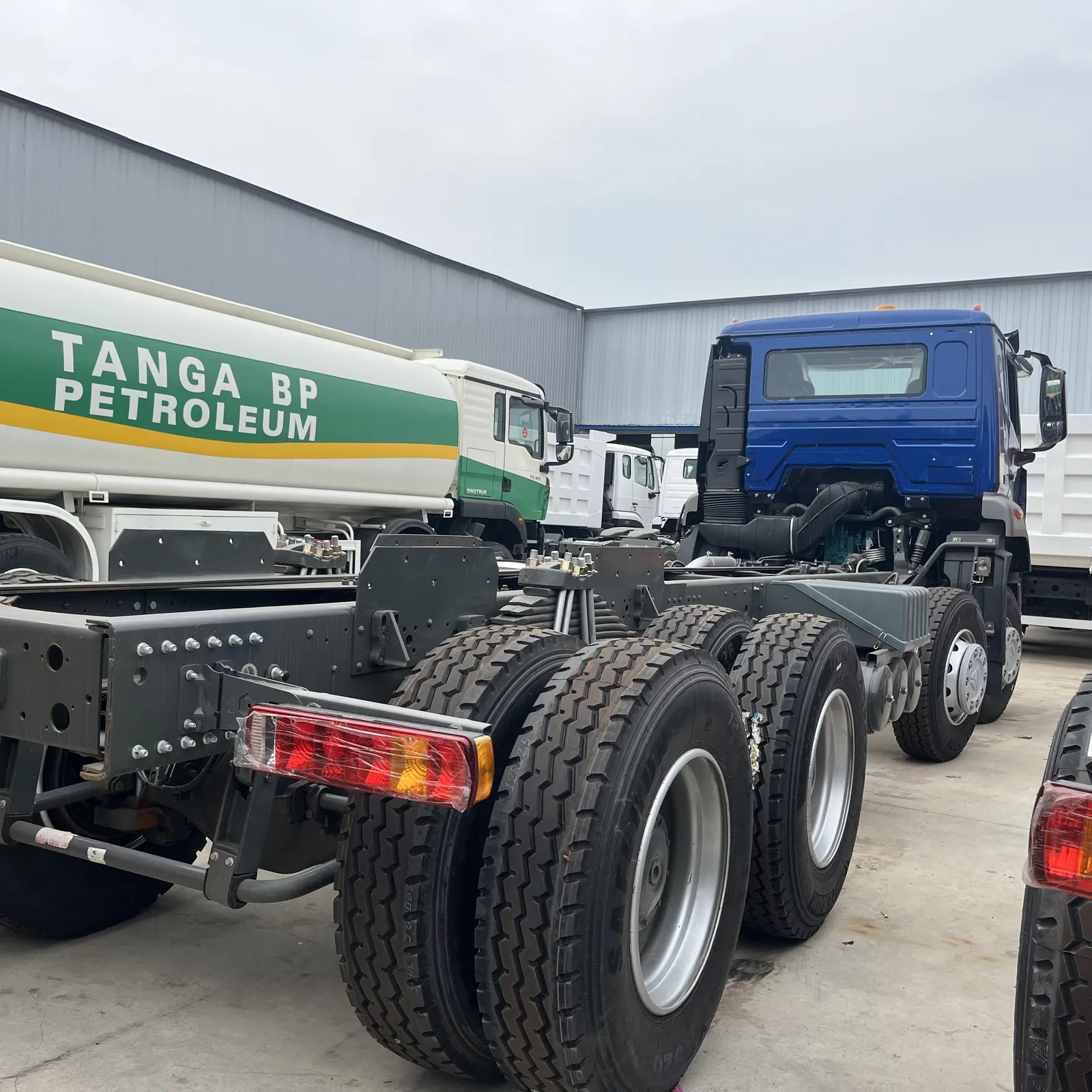 Used HOWO NX 8x4 chassis, rear-right