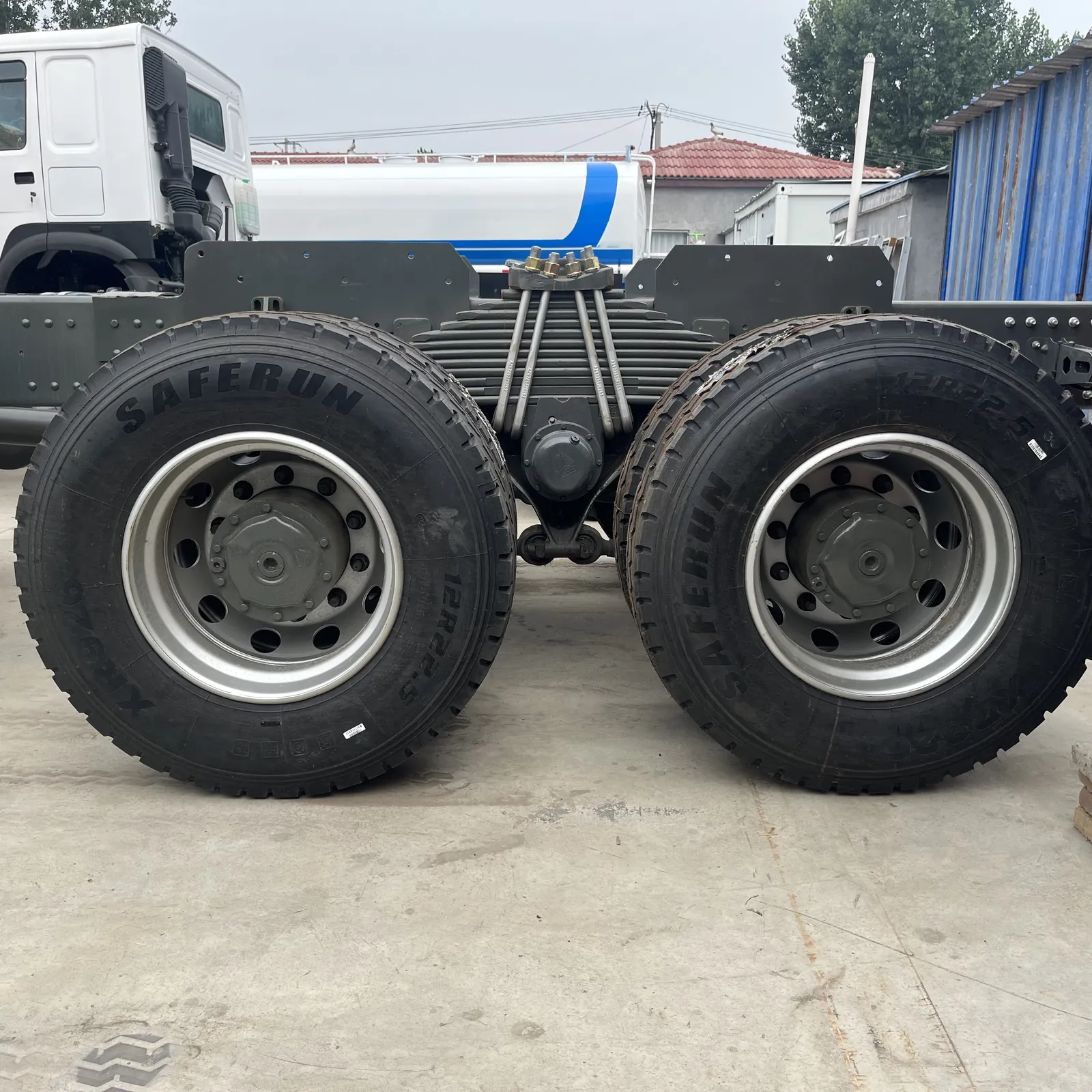 Used HOWO NX 8x4 chassis, engine or chassis