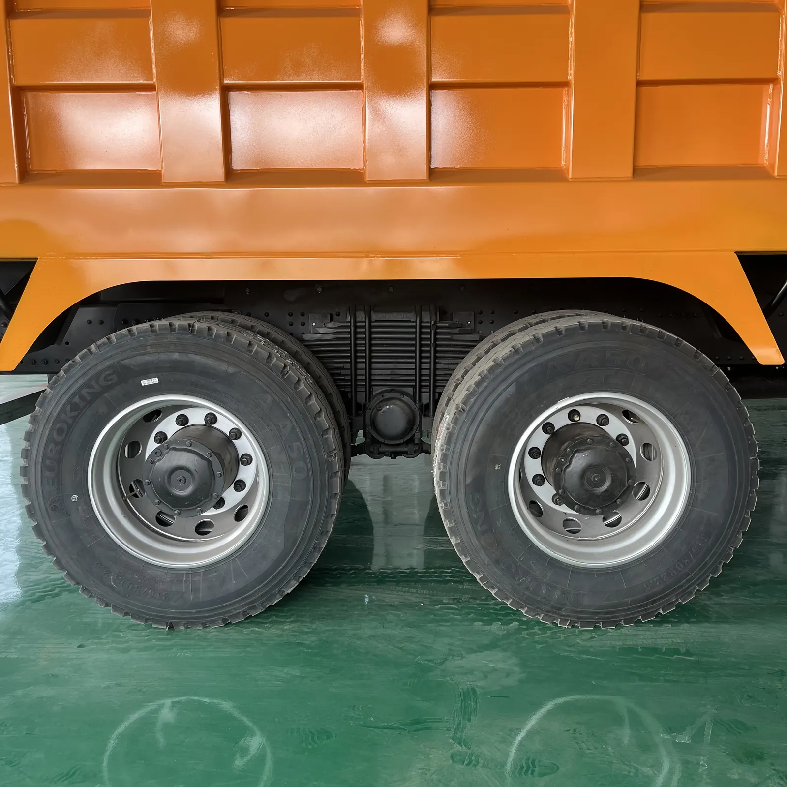 Used Shacman F3000 8x4 dump truck, exterior view