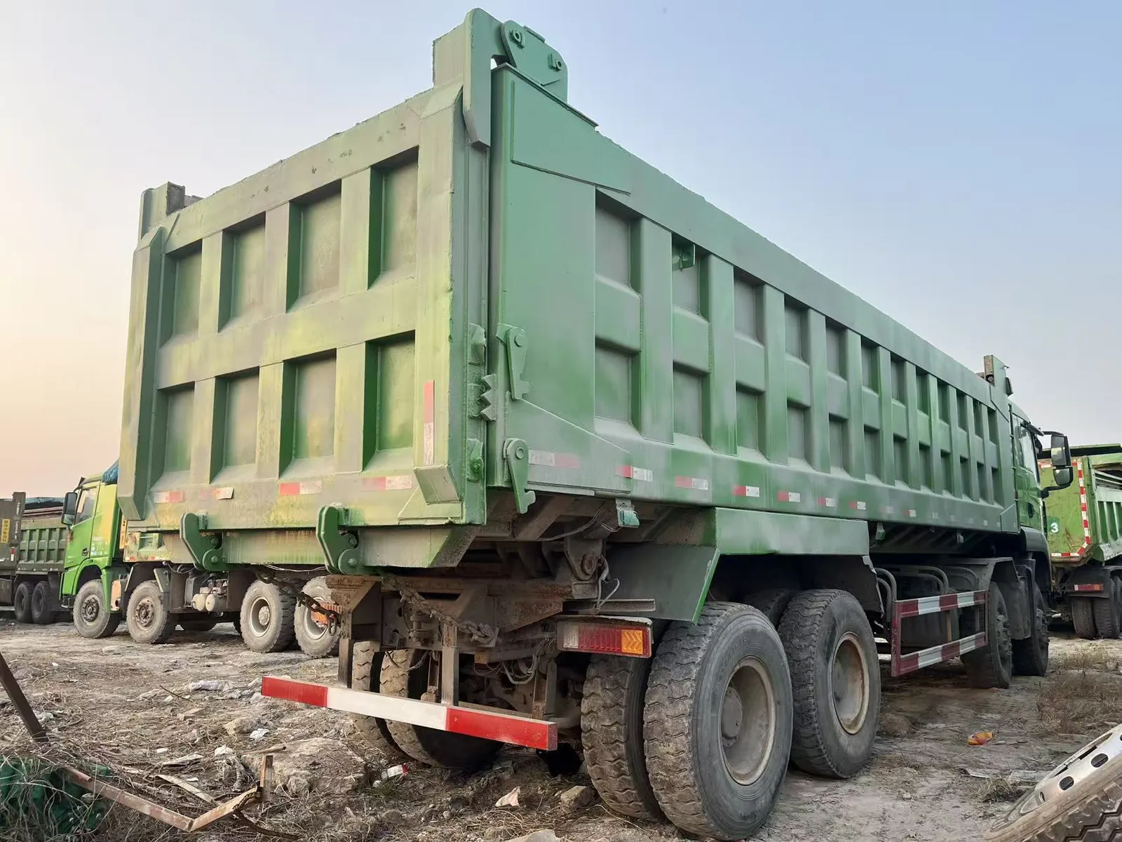 Used SITRAK G7H 8x4 dump truck, exterior view
